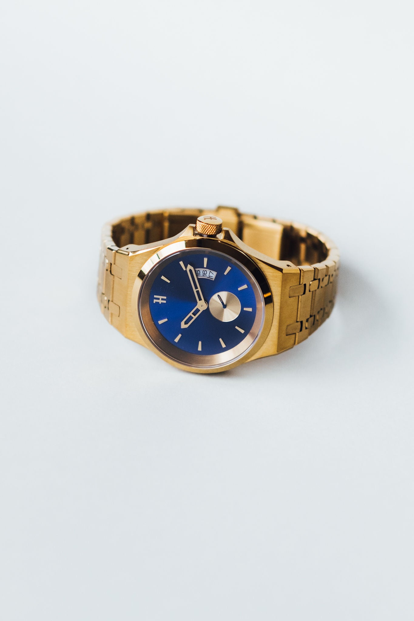 THE ACE - SAPPHIRE GOLD MENS WATCH